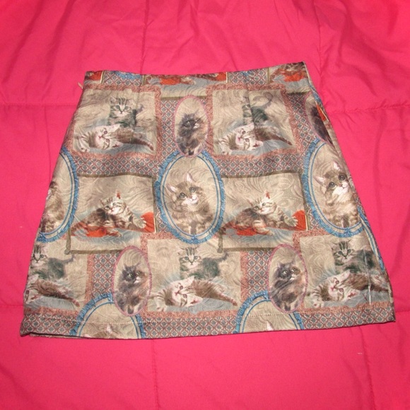 Cute Cat print mini skirt - Picture 2 of 4